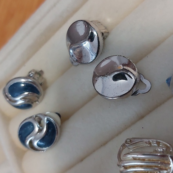 Lot Of 5 Pair Silvertone Clipon Clip On Earrings Liz Claibourne - Picture 3 of 7
